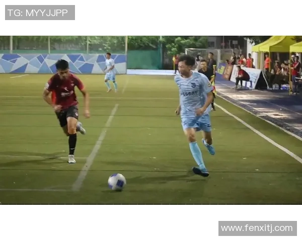 足球巨星亲临篮球赛场展现运动魅力与跨界友谊的精彩瞬间 足球巨星亲临篮球赛场展现运动魅力与跨界友谊的精彩瞬间