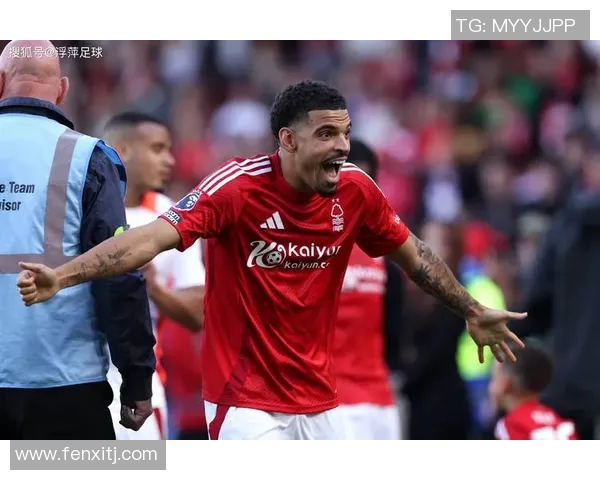 足球明星在危急时刻展现人性光辉感动救人瞬间回顾 足球明星在危急时刻展现人性光辉感动救人瞬间回顾