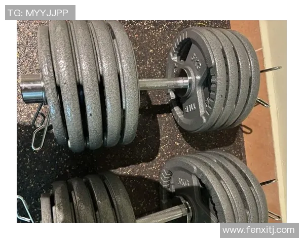 一公斤哑铃的多种健身用途与训练效果解析